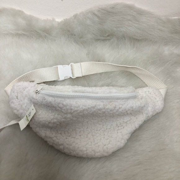 NWT Aerie Offline Sherpa Fannie Pack Belt Bag - Picture 3 of 9